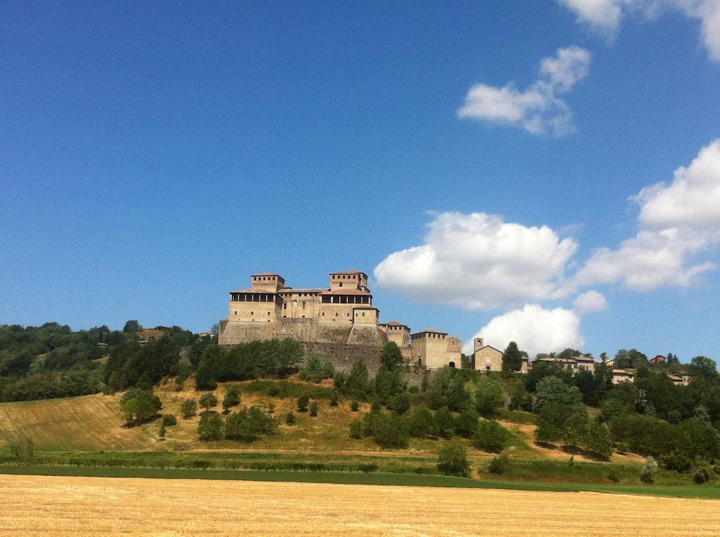 La Locanda Del Borgo Torrechiara Экстерьер фото