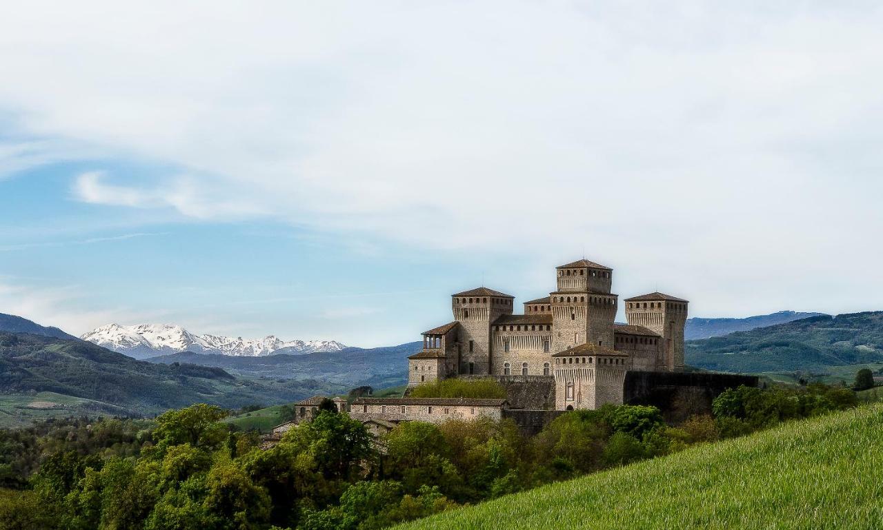 La Locanda Del Borgo Torrechiara Экстерьер фото