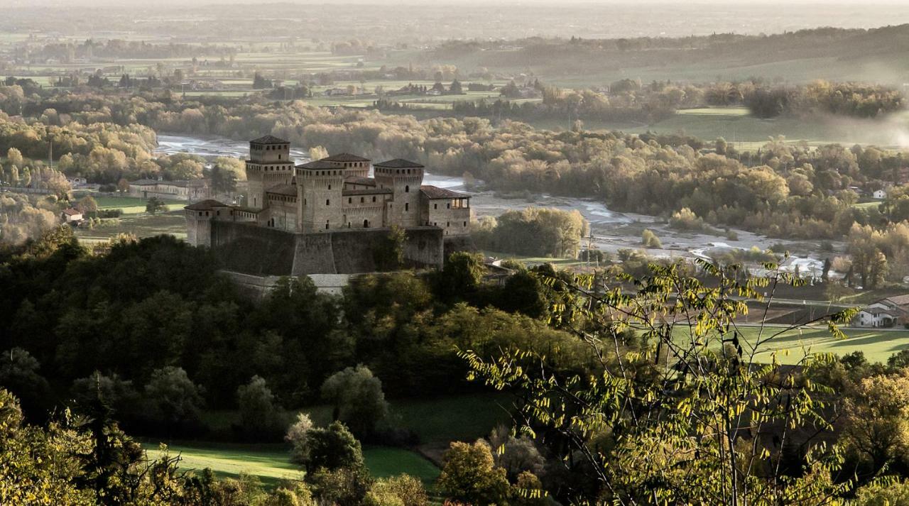 La Locanda Del Borgo Torrechiara Экстерьер фото